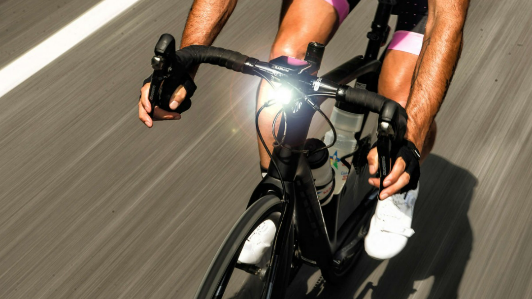 Khi chạy xe đạp bạn không thể tránh khỏi tình trạng đau tay