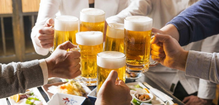 9 cách uống rượu, bia không say ngày Tết hiệu quả và dễ thực hiện