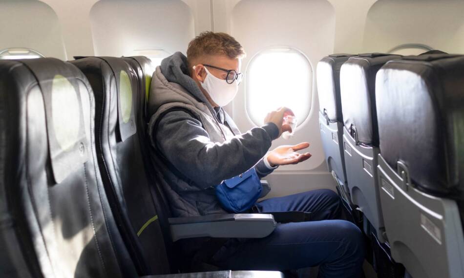 Có được mang nước rửa tay khô lên máy bay?