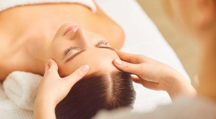 Massage mặt giúp giảm áp lực xoang
