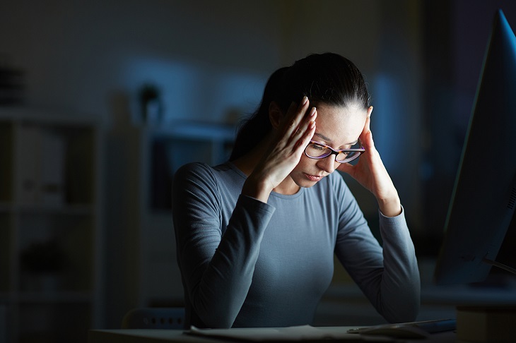 Thức khuya sẽ làm giải phóng hormone căng thẳng khiến bạn bị tăng cân