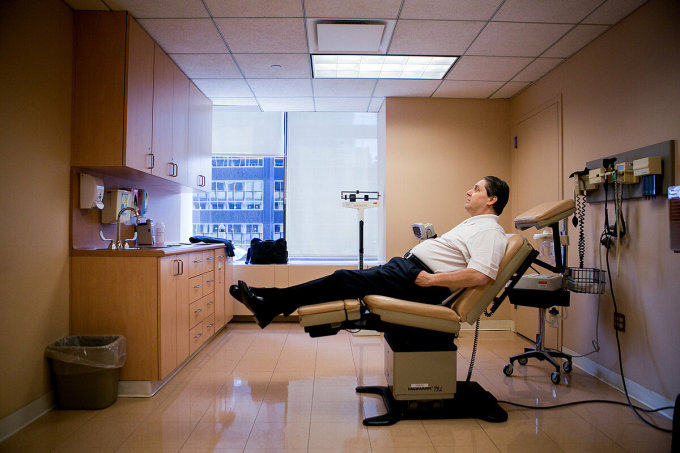 Một bệnh nhân được điều trị ung thư tại Trung tâm Ung thư Sloan Kettering. Ảnh: NY Times