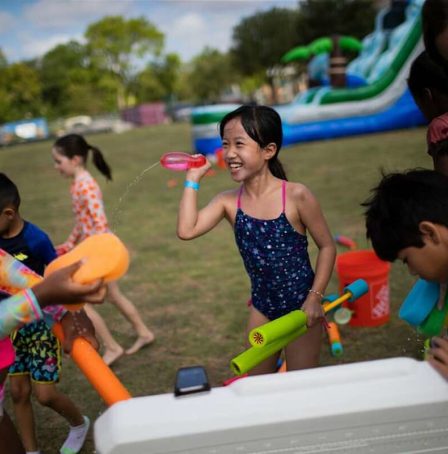 Trại hè dành cho trẻ em điều trị ung thư tại Trung tâm Ung thự và Huyết học Texas, tháng 6/2022. Ảnh: AP