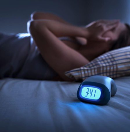 Rối loạn về giấc ngủ là biểu hiện dễ gặp ở người bệnh đái tháo đường. Ảnh: Shutterstock