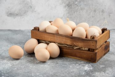Trứng sống chứa nhiều protein, chất béo tốt, vitamin, khoáng chất, chất chống oxy hóa giúp bảo vệ mắt, não và tim. Ảnh: Freepik